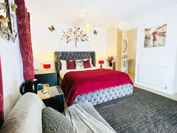 Iron/ironing board, WiFi, bed sheets