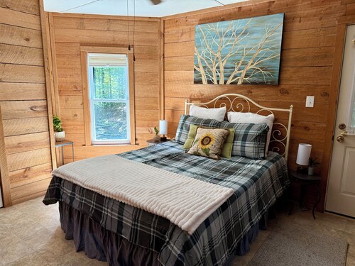 Tranquil 2BR Cabin Getaway in Caddo Gap – Near River, Trails & Hot Springs