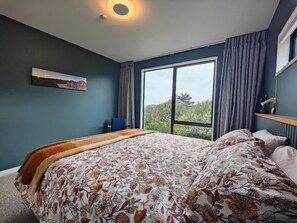 WiFi, bed sheets