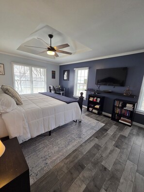 3 camere, una scrivania, ferro/asse da stiro, culla da viaggio