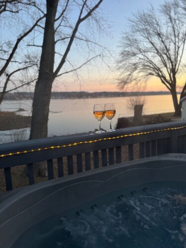 Riverfront Escape w/ Hot Tub, Private & Peaceful, Scenic Views, Sleeps 6