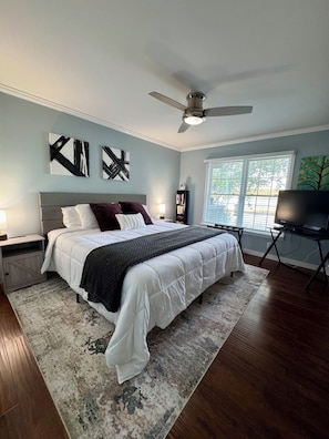 3 bedrooms, desk, iron/ironing board, travel crib