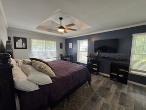 3 bedrooms, desk, iron/ironing board, WiFi - Best in QC! AweSpired Riverfront Retreat – Hot Tub, Fireplaces & Stunning Views! (Bettendorf)