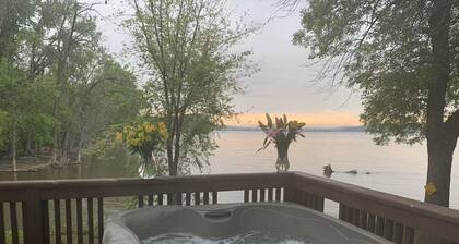 Best in QC! AweSpired Riverfront Retreat – Hot Tub, Fireplaces & Stunning Views!