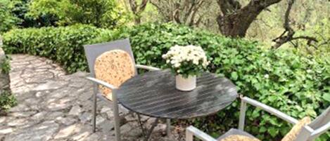 屋外ダイニングエリア