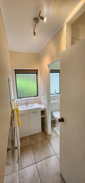 Shower, eco-friendly toiletries, towels, soap
