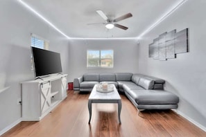 Family House, Garden View | Living area - St Louis Escape (Tampa)