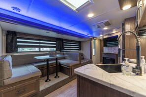Comfort Mobile Home, 2 Bedrooms, Garden View | Living area