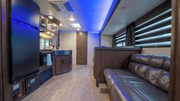 Comfort Mobile Home, 2 Bedrooms, Garden View | Living area