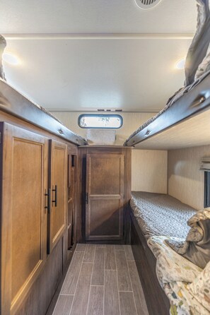 コンフォート モバイルホーム 2 ベッドルーム ガーデンビュー | WiFi (無料)