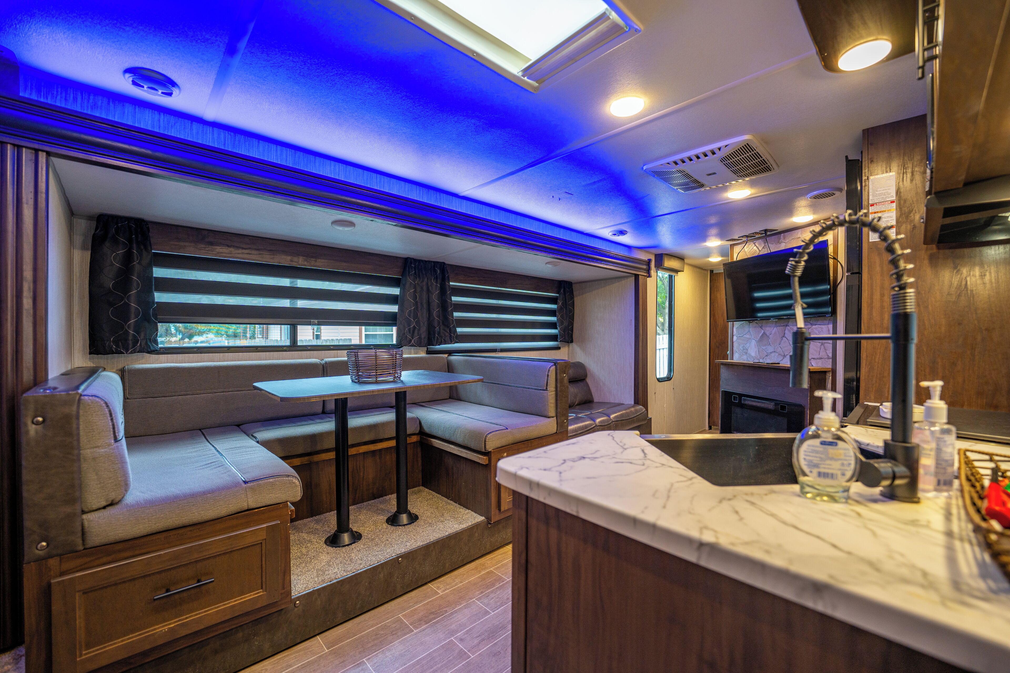 Comfort Mobile Home, 2 Bedrooms, Garden View | Living area