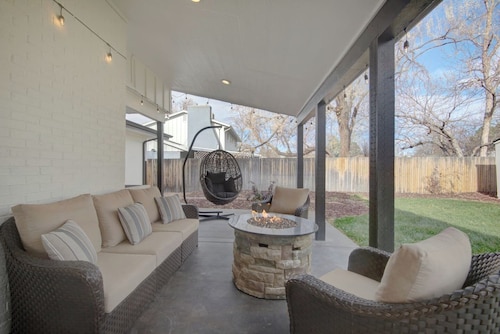 Family-Ready 4BR/3BA • Sleeps 8 • GameRoom FirePit