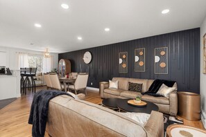 Smart-TV, Kamin, Videospiele, Stereoanlage