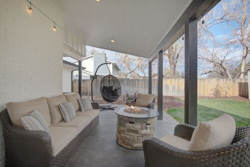 Luxe & Large 4BR/3BA • Sleeps 8 • Theater, GameRoom, FirePit, Fenced Yard