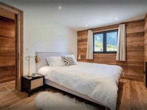 Tabla de planchar con plancha, wifi y ropa de cama 