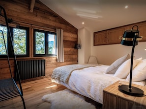 5 slaapkamers, een strijkplank/strijkijzer, wifi, beddengoed