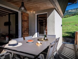 屋外ダイニングエリア