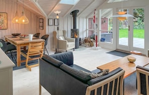 TV, fireplace - 2 bedroom stunning home in Martofte (Martofte)