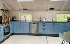 冷蔵庫、コンロ、食器洗い機、コーヒー / ティーメーカー