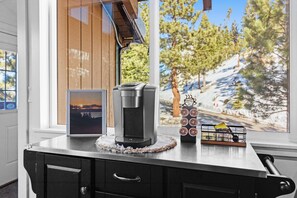 Interior - Heavenly Wonderland-3bd/2ba condo with amazing mountain and lake views. Sleeps 8 (Stateline)