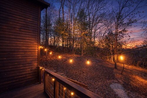 Private Ridgetop Retreat RRG: Hot Tub & Dogs OK