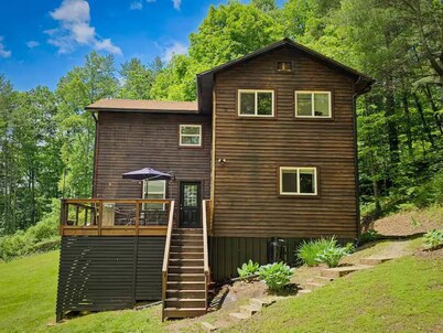 Private Ridgetop Retreat RRG: Hot Tub & Dogs OK