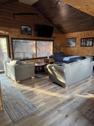 Secluded Treehouse w/ River & Trail Access