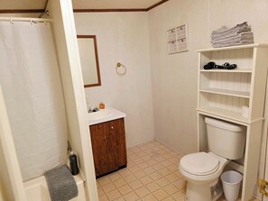 Hårføner, håndklær, såpe og toalettpapir