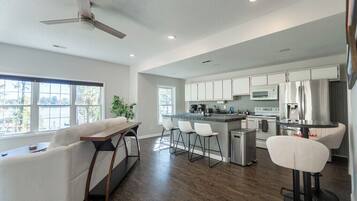 Mikrowelle, Ofen, Herdplatte, Geschirrspüler