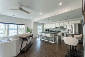 Micro-ondas, fogão, cooktop, lava-louças