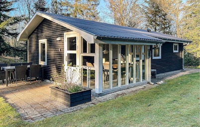 Stunning home in Højslev with WiFi