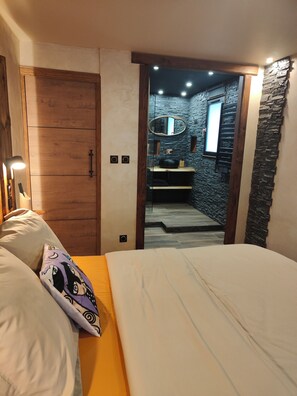 1 chambre, fer et planche à repasser, Wi-Fi, draps fournis