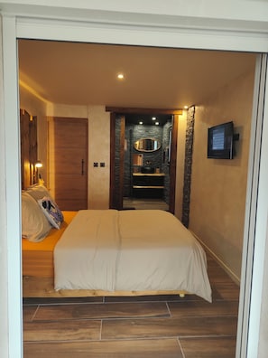 1 habitación, tabla de planchar con plancha, wifi y ropa de cama