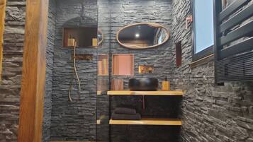 Dusche, Haartrockner, Handtücher, Seife