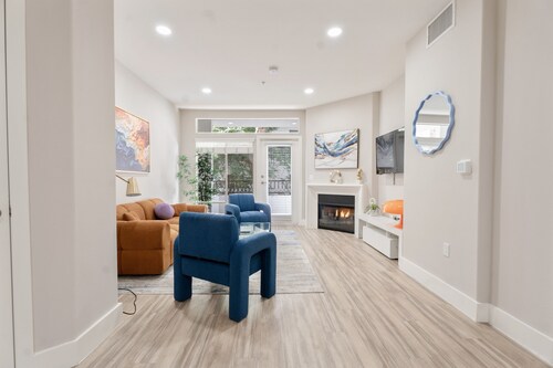 Stylish Luxury 1Bdr in WeHo, FreeParking, Pool, Gym