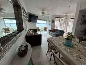 Living area - Manzanillo-Private Pool - Ocean Views - Pet Friendly (Manzanillo)