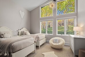 5 chambres, bureau, fer et planche à repasser, accès au Wi-Fi (inclus)