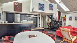 A modern interior with a dining area, kitchen, and living space. - 3 bedroom stunning home in Sunds (Sunds)