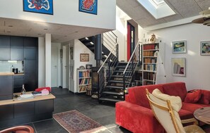 تلفزيون ذكي، مدفأة، مشغل دي في دي