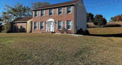 Spacious 5-bedroom house in wonderful Montoursville with AC, fitness room