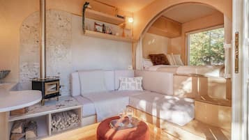 1 bedroom, internet, bed sheets