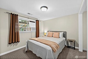 4 makuuhuonetta, silitysrauta/-lauta, Wi-Fi, vuodevaatteet