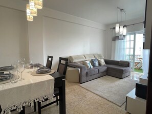 TV, DVD-spiller og bøker