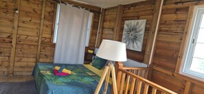 2 bedrooms, iron/ironing board, internet, bed sheets - At the chalet complex (le SAINT ESPRIT)