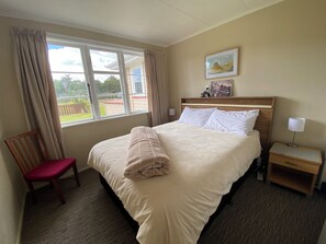 Iron/ironing board, Internet, bed sheets