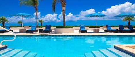 Een verwarmd zwembad