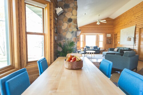 Cozy Cabin Surrounded by Lake Views + Sauna