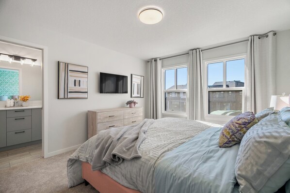 3 bedrooms, iron/ironing board, WiFi, bed sheets