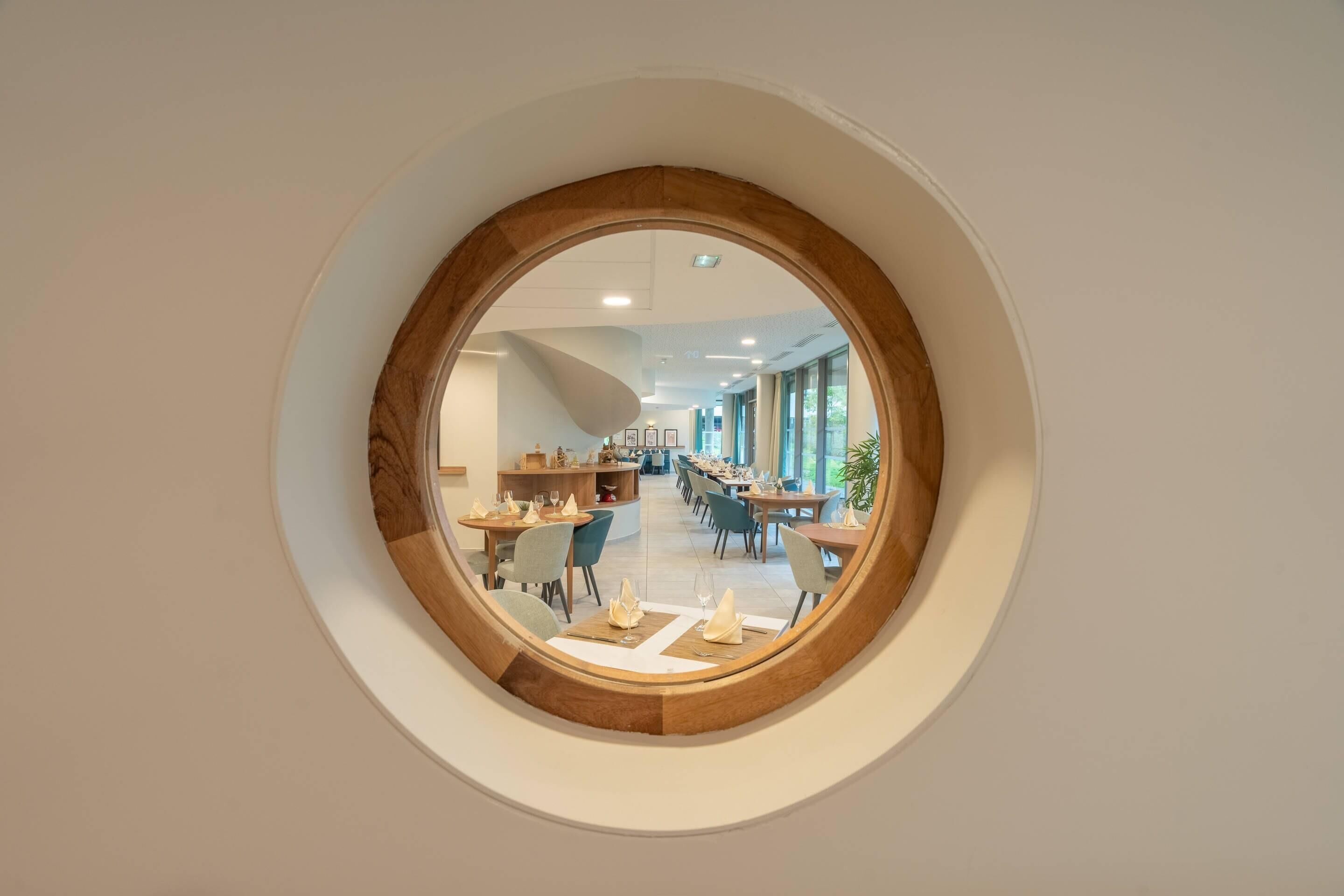 Tägliches kontinentales Frühstück (12.90 EUR pro Person)