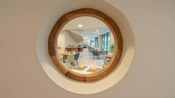 Se ofrece un desayuno continental todos los días (12.90 EUR por persona)